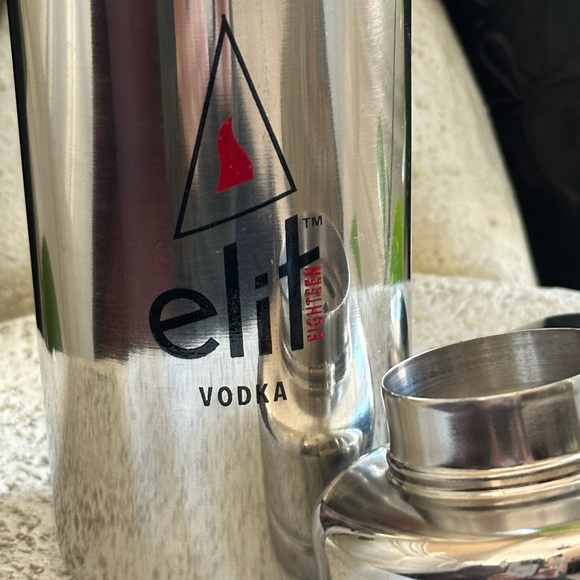 elit vodka silver shiny cocktail shaker - three pieces - Picture 8 of 8